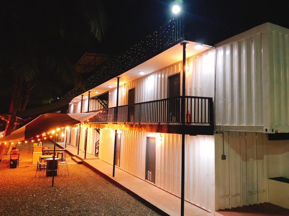 Pig Dive Hostel Moalboal Exterior photo